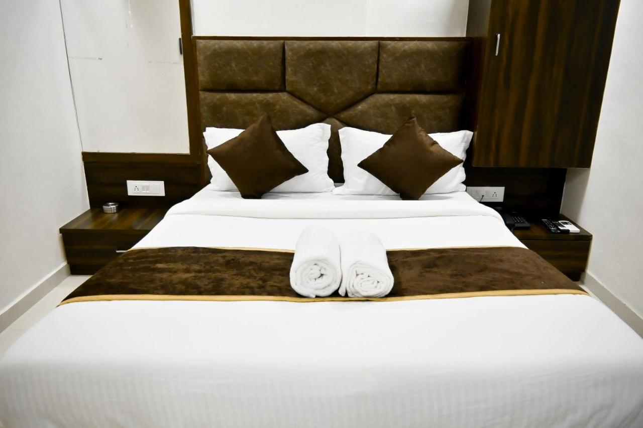 Hotel Royal Ican Sindhubhavan Road Ahmedabad Exterior foto