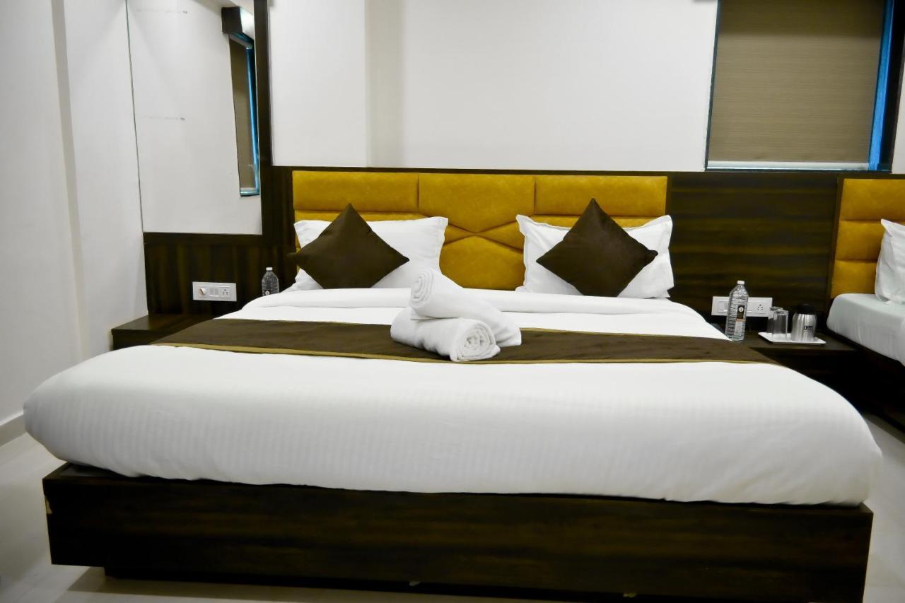 Hotel Royal Ican Sindhubhavan Road Ahmedabad Exterior foto
