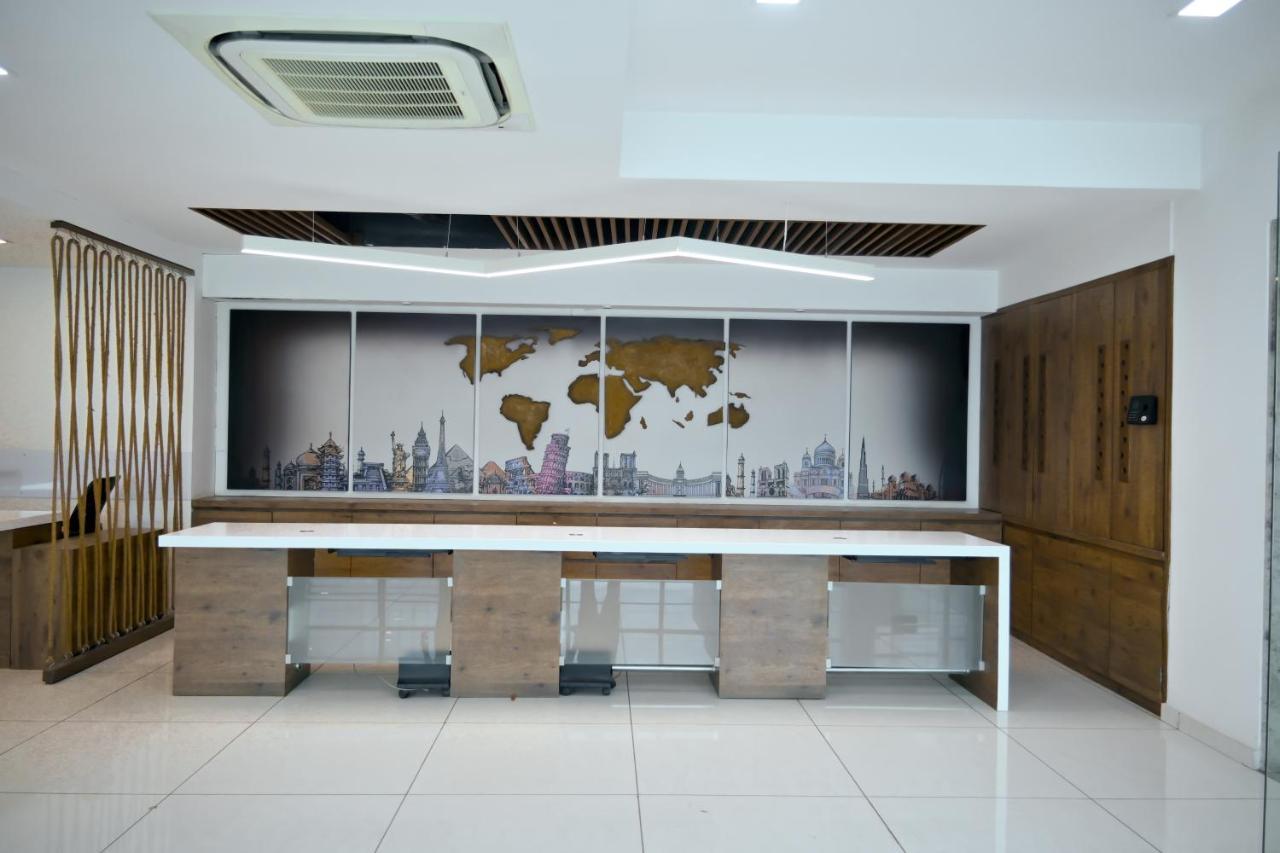 Hotel Royal Ican Sindhubhavan Road Ahmedabad Exterior foto