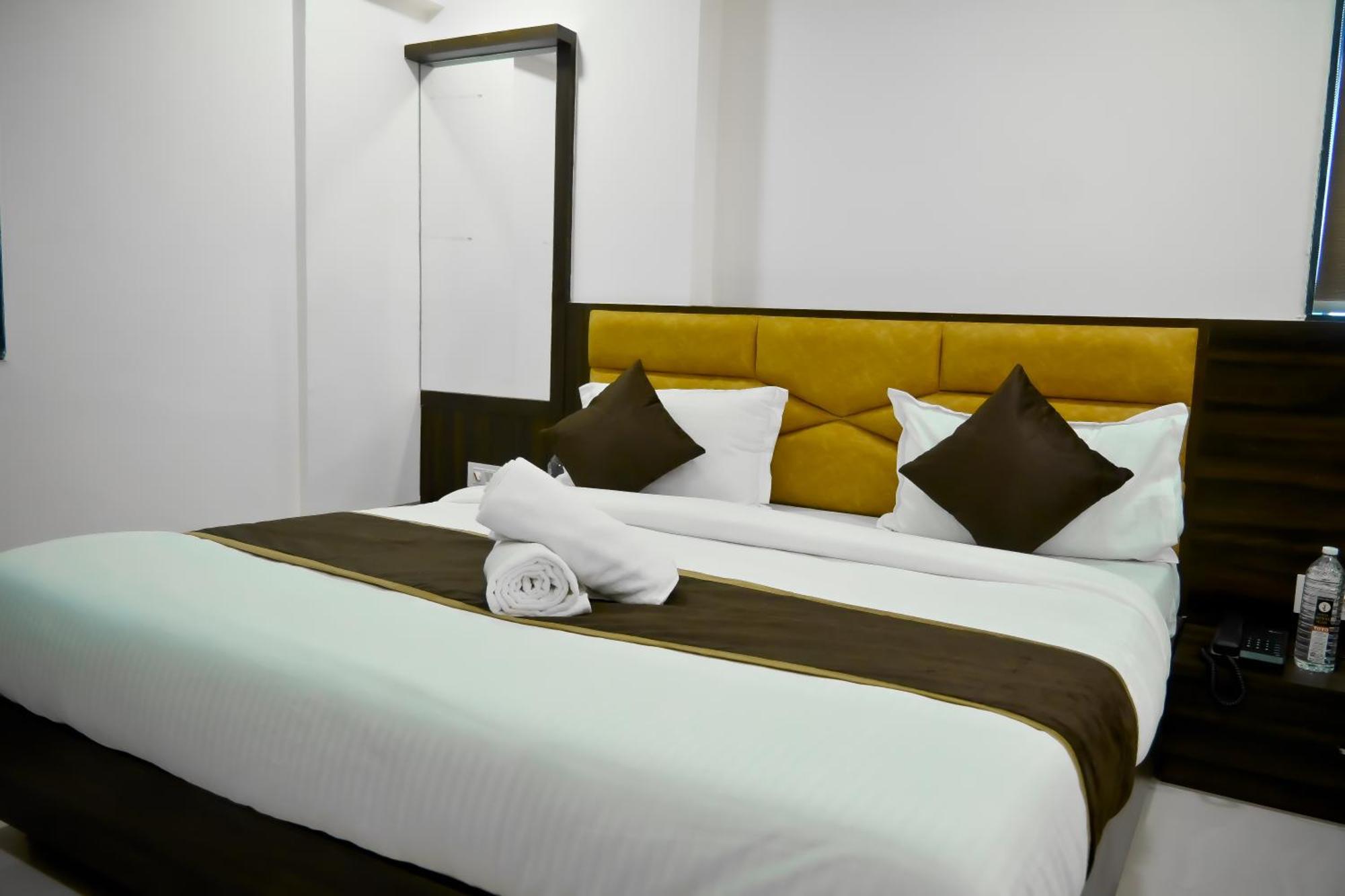 Hotel Royal Ican Sindhubhavan Road Ahmedabad Exterior foto