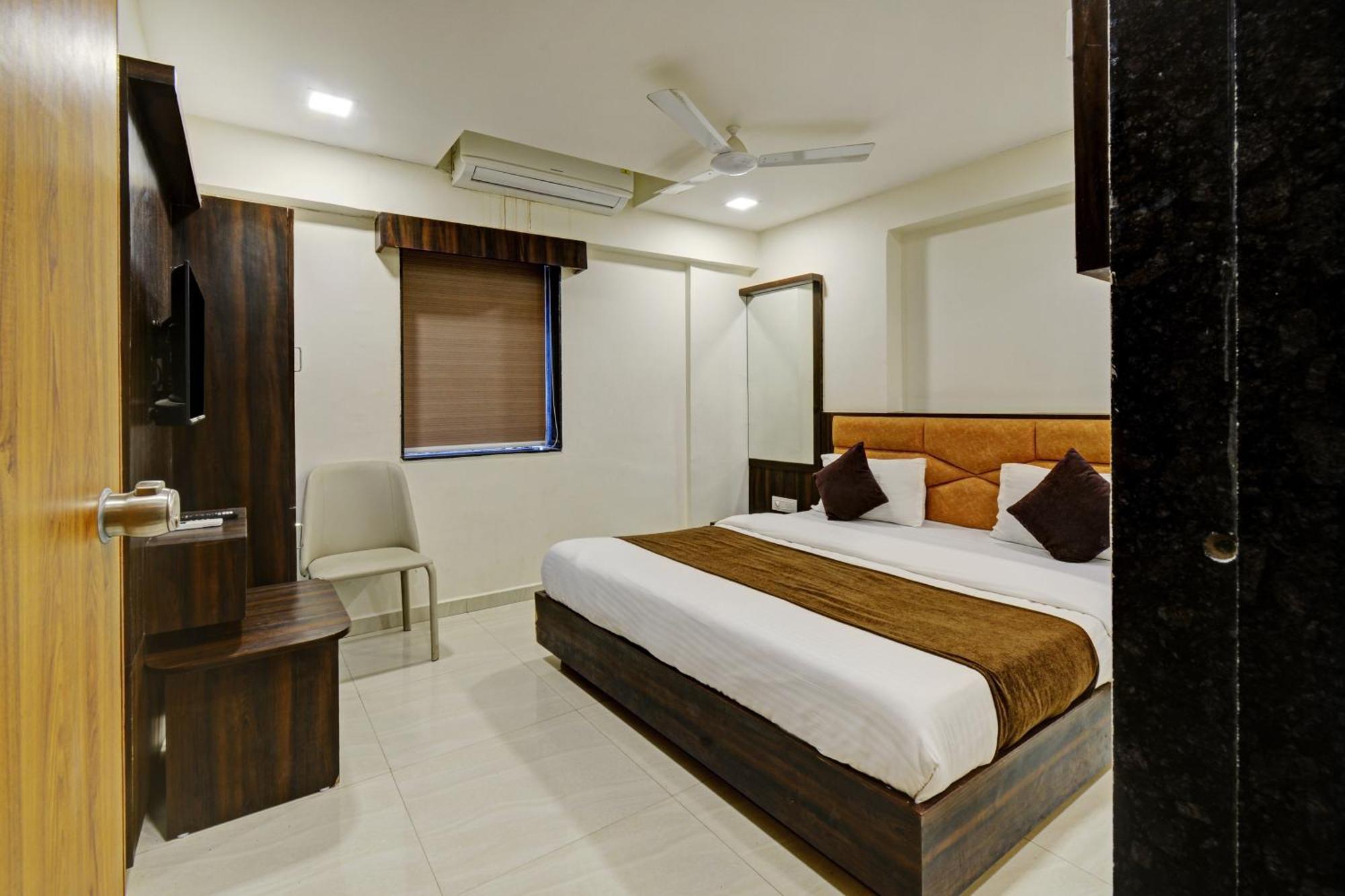 Hotel Royal Ican Sindhubhavan Road Ahmedabad Exterior foto