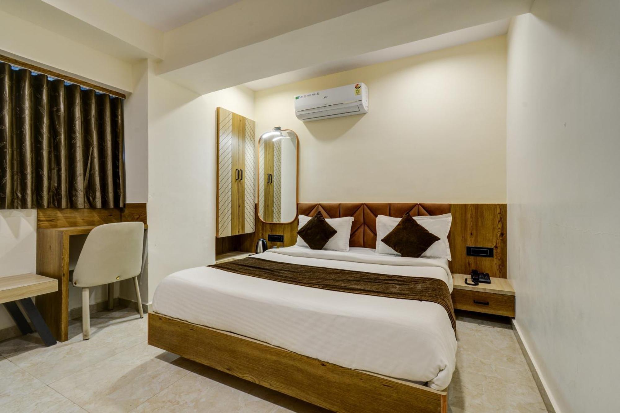 Hotel Royal Ican Sindhubhavan Road Ahmedabad Exterior foto