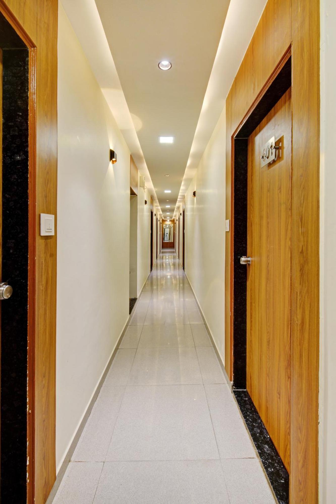 Hotel Royal Ican Sindhubhavan Road Ahmedabad Exterior foto