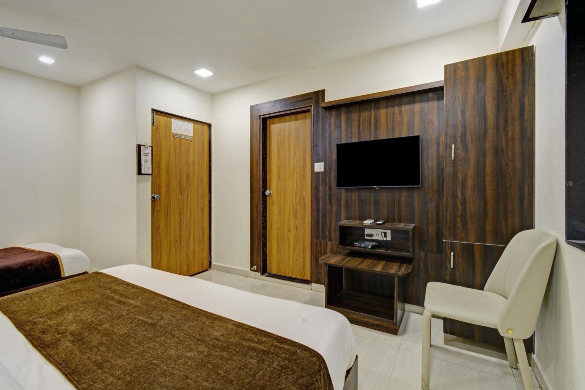 Hotel Royal Ican Sindhubhavan Road Ahmedabad Exterior foto