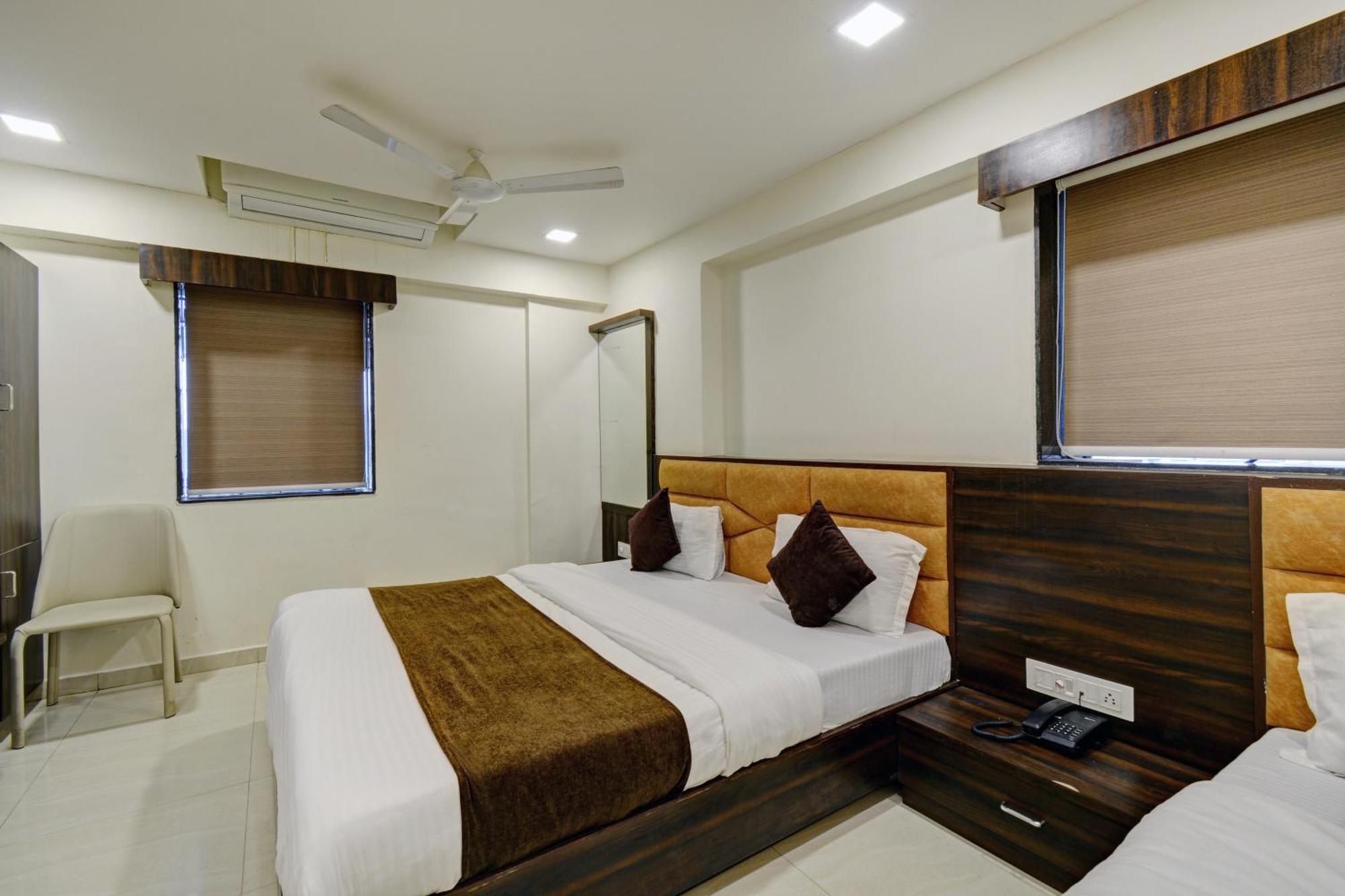 Hotel Royal Ican Sindhubhavan Road Ahmedabad Exterior foto