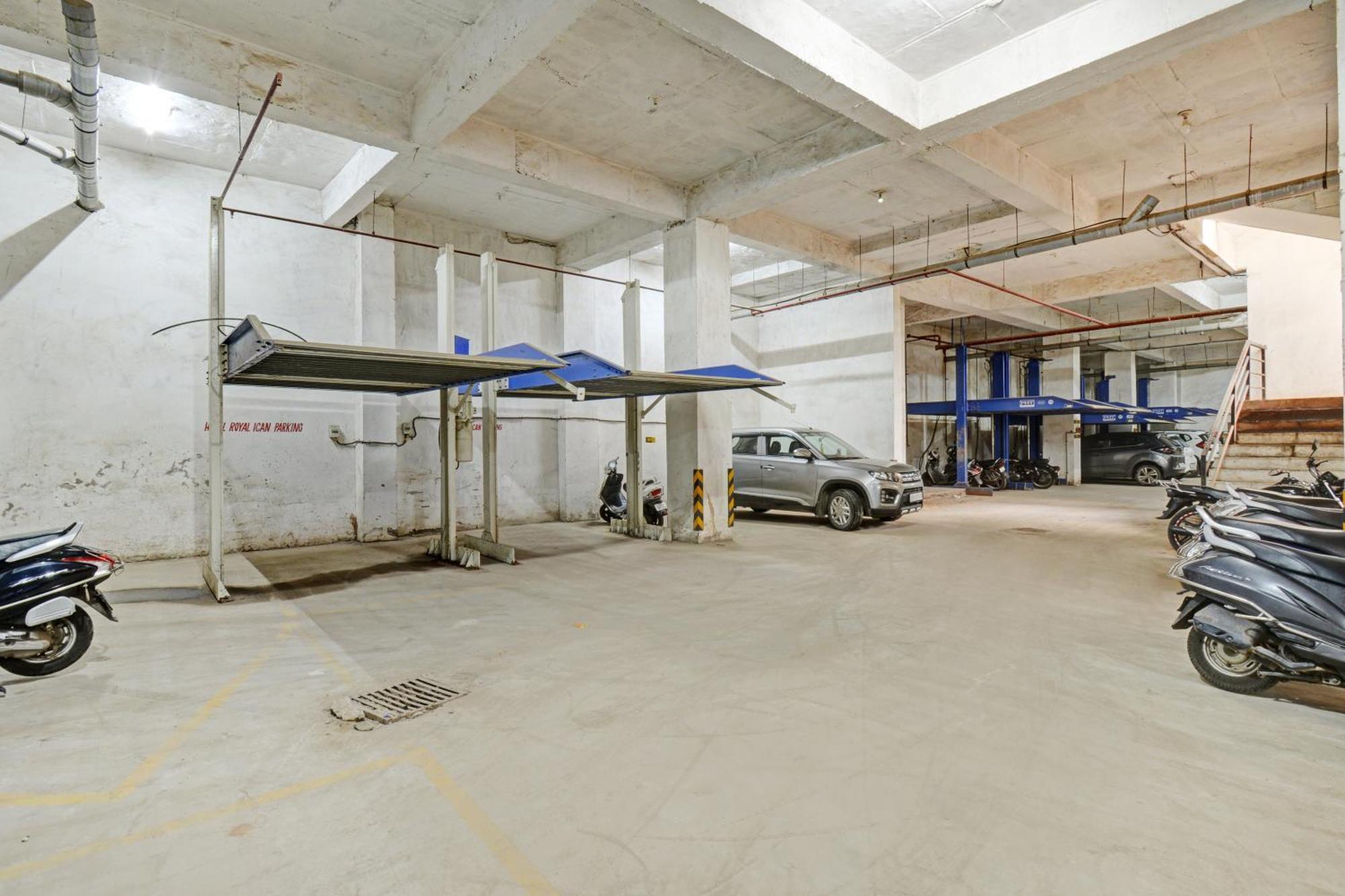 Hotel Royal Ican Sindhubhavan Road Ahmedabad Exterior foto