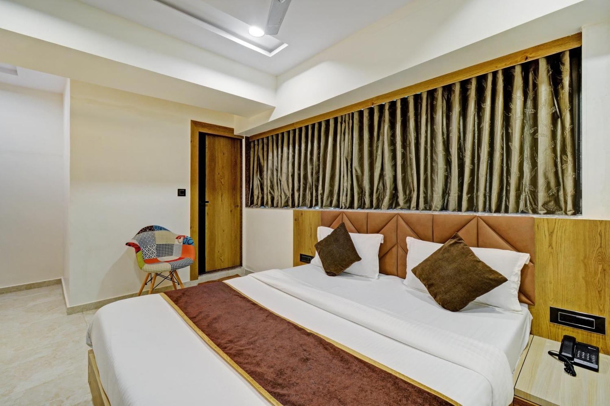 Hotel Royal Ican Sindhubhavan Road Ahmedabad Exterior foto